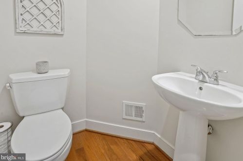 715 Alfred St, Alexandria VA 22314-1825 exterior