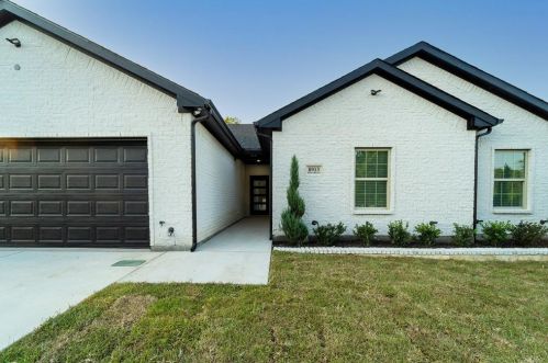 8913 Eden Valley Ln, Dallas, TX 75217-3407