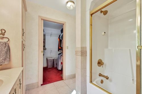 6258 Silver Hl Dr, Manitowoc WI 54220-9328 exterior