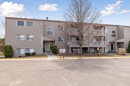 1225 Ferndale St, Saint Paul, MN 55119-7161