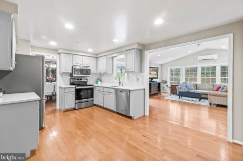 1901 Fallsmead Way, Rockville MD 20854-2640 exterior