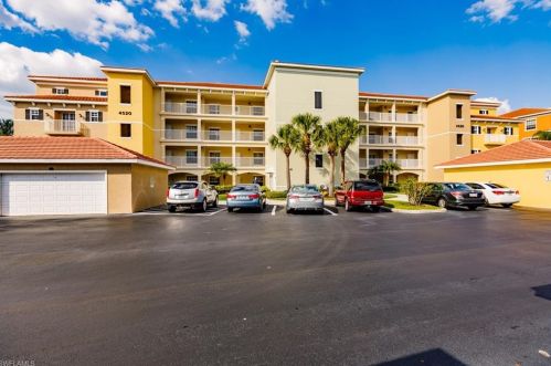 4520 Botanical Place Cir, Naples FL 34112-2400 exterior