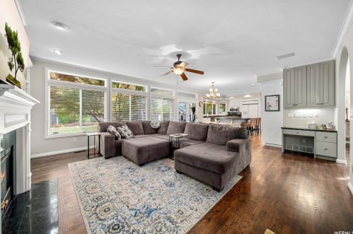 8029 Hunters Mdw Cir, Sandy UT 84093-6289 exterior