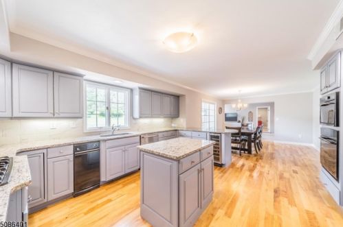 2 Arrowsmith Dr, Bridgewater NJ  08807-3801 exterior