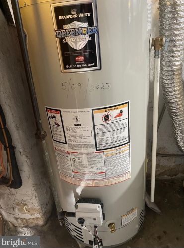 6637 Erdrick St, Philadelphia PA 19135-1604 exterior