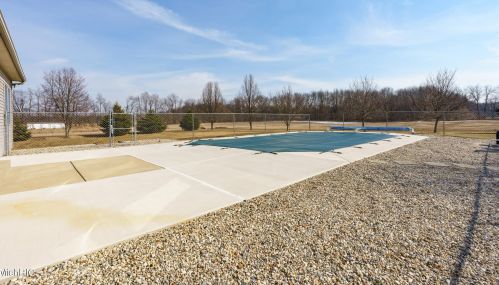 8242 E Ave, Kalamazoo MI 49048-9622 exterior