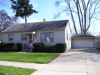 935 Walter Ave, Aurora IL  60505-4929 exterior