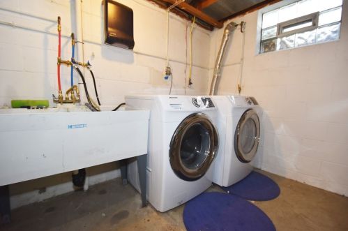 102 Loire Vly Dr, Pittsburgh PA 15209-1018 exterior