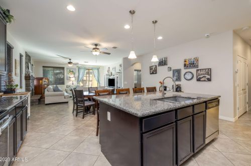 6917 19th Ln, Phoenix AZ  85041-6640 exterior