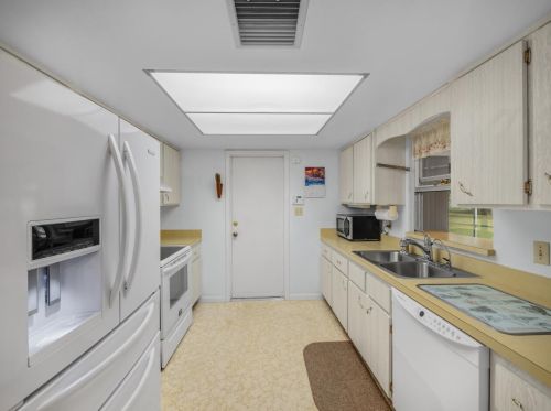 481 Curtis St, Fort Pierce FL 34983-1933 exterior