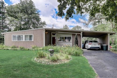 7337 Seneca Rd, Milwaukee, WI 53217-3439