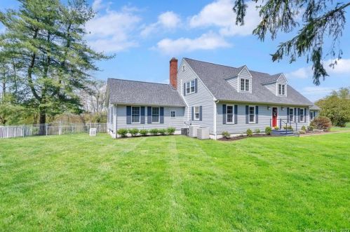 26 New England Dr, Wallingford, CT 06492-5515