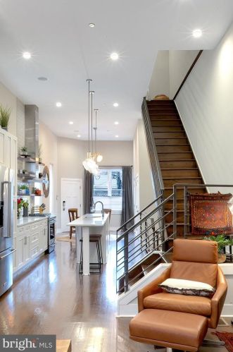 934 Ellsworth St, Philadelphia PA 19146-3010 exterior