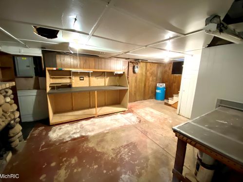 414 Graceland St, Grand Rapids MI 49505-4176 exterior