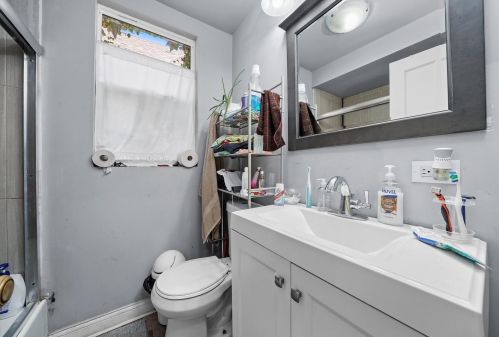 7235 Washtenaw Ave, Chicago IL  60645-1435 exterior