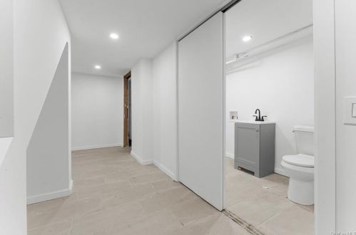 3457 Ely Ave, Bronx NY 10469-2637 exterior