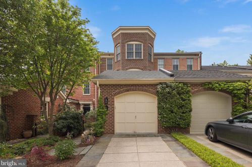 3926 Highwood Ct, Washington, DC 20007-2132