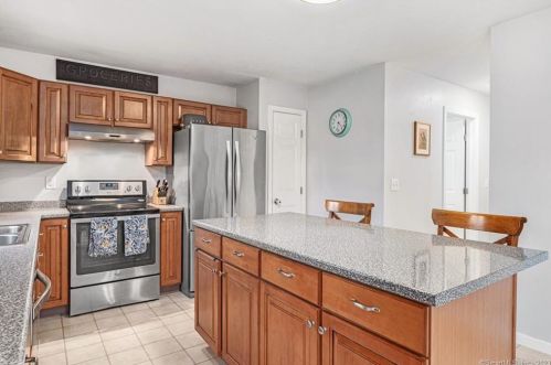 1 Bush Ln, Enfield CT 06082-5230 exterior