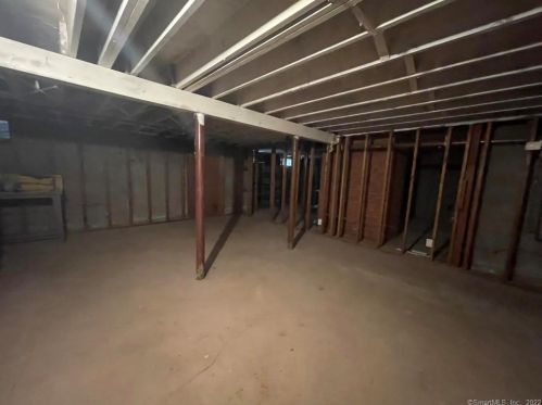 169 Dartmouth Rd, Manchester CT 06040-6616 exterior