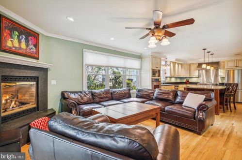 2417 Davis Ave, Alexandria VA  22302-3209 exterior