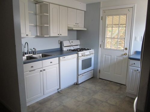 235 Clay Dr, Pittsburgh, PA 15235-3704