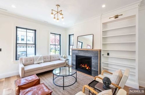 11 Lasher Ln, Edgewater NJ  07020-1403 exterior