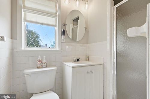 7701 Midday Ln, Alexandria VA 22306-2522 exterior