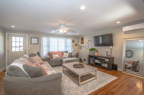 23 Concord Dr, Middletown RI 02842-5251 exterior