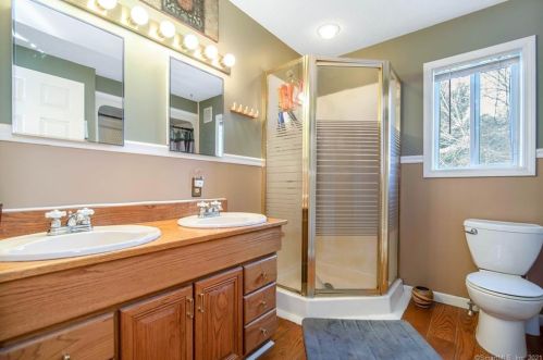 7 Ln St, Seymour CT 06483-3333 exterior