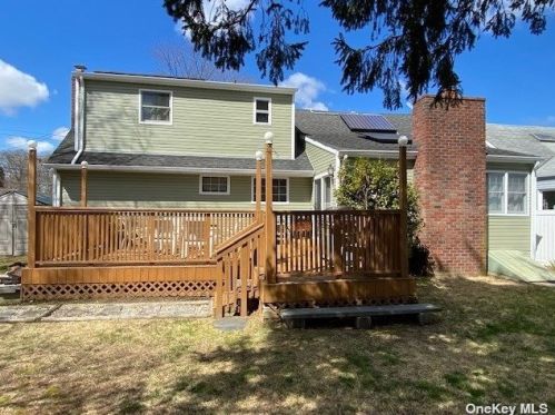 1 Gaulton Dr, Babylon NY 11703-2315 exterior