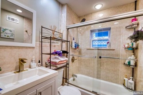 161 St, Union City NJ 07087-5439 exterior