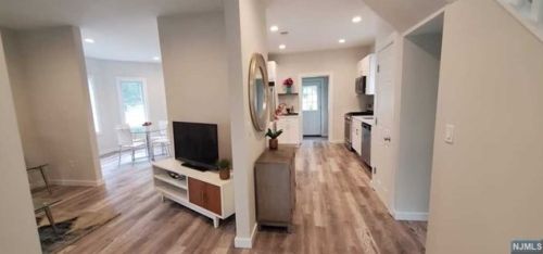 29 Niagara St, Dumont NJ  07628-3405 exterior