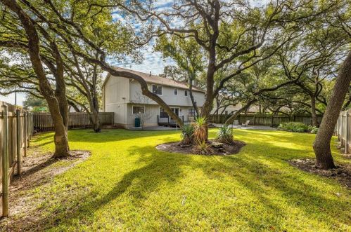 11612 Buttonwood Dr, Austin TX  78759-3856 exterior