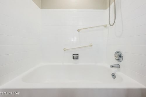 8648 Kenyon Dr, Tucson AZ  85710-4234 exterior