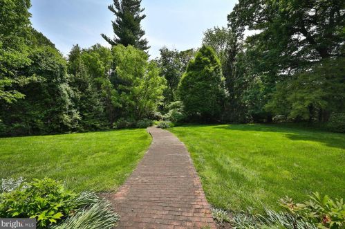 455 Chestnut Hill Ave, Philadelphia PA 19118-2712 exterior