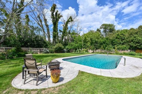 6855 Lk Dr, Milwaukee WI 53217-3622 exterior