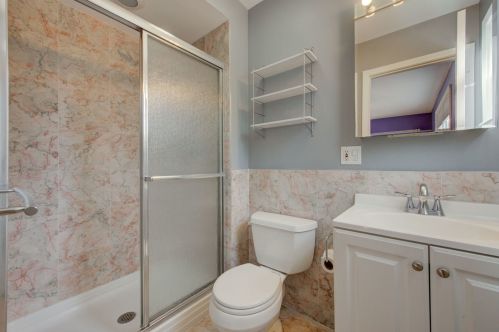 1815 Touhy Ave, Chicago IL  60626-2349 exterior