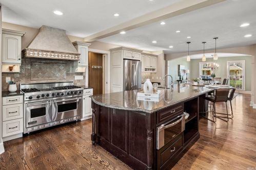 54731 Beaver Creek Trl, Mishawaka, IN 46545-1607