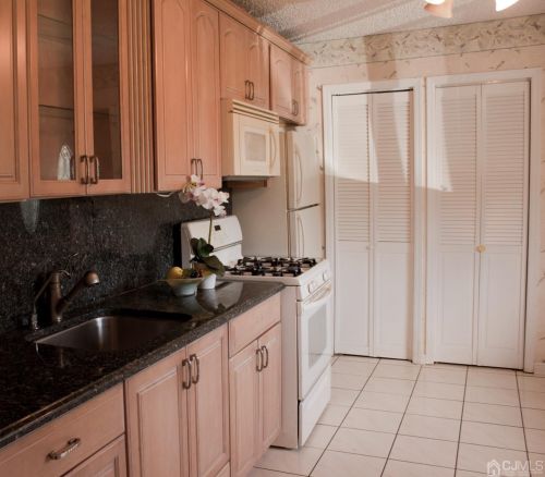 53 Winthrop Rd, Edison NJ  08817-4049 exterior