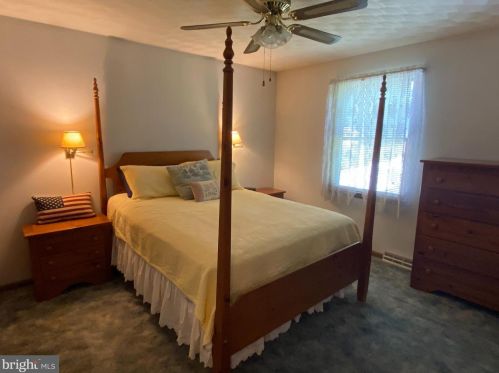 76 Gardenia Dr, Hanover PA 17331-3454 exterior