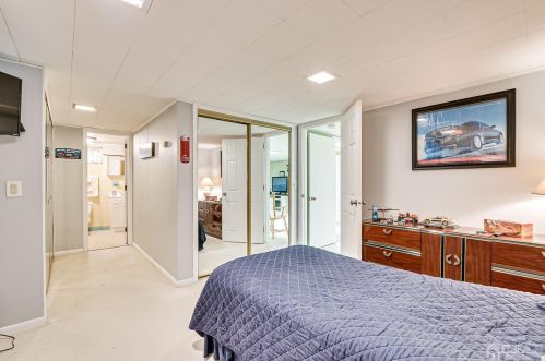 57 Barton St, Edison NJ 08837-2855 exterior