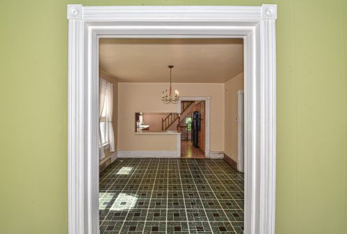 1109 18 St, Milwaukee WI 53233-1131 exterior