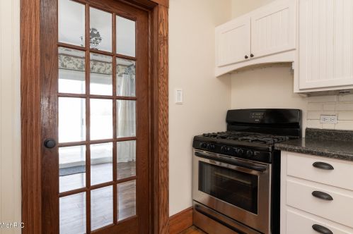 1104 Hoffman St, Three Rivers MI 49093-1017 exterior