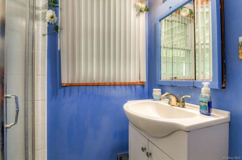 335 Lk Shr Dr, Monroe NY 10950-1814 exterior