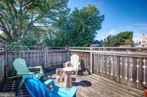 2004 Brandywine St, Philadelphia PA 19130-3204 exterior