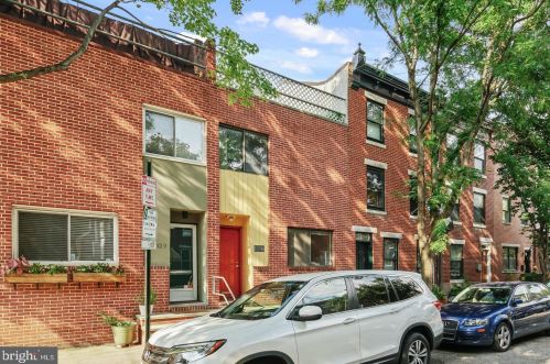 1027 Carpenter St, Philadelphia PA  19147-3703 exterior