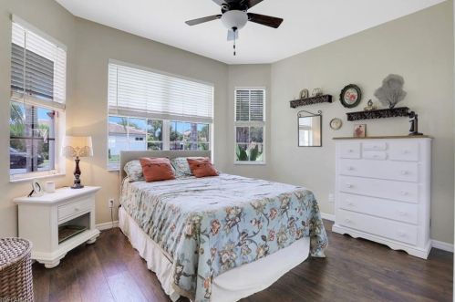 8392 Laurel Lk Blvd, Naples FL 34119-9794 exterior