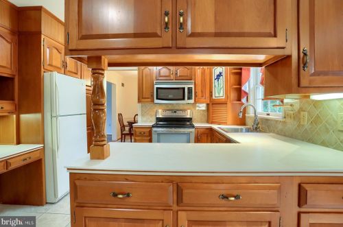 2005 Chapel Frg Dr, Lancaster PA 17601-1654 exterior