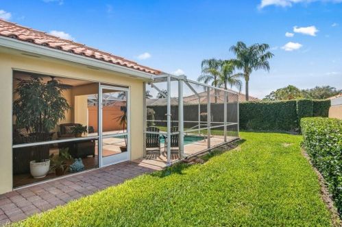 5045 Kingston Way, Naples FL 34119-9542 exterior