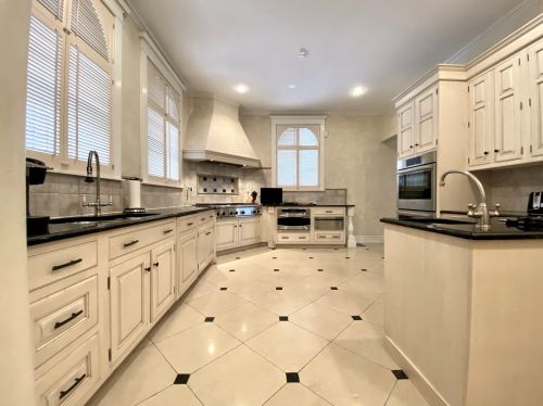 1000 48th St, Chicago IL 60615-1802 exterior